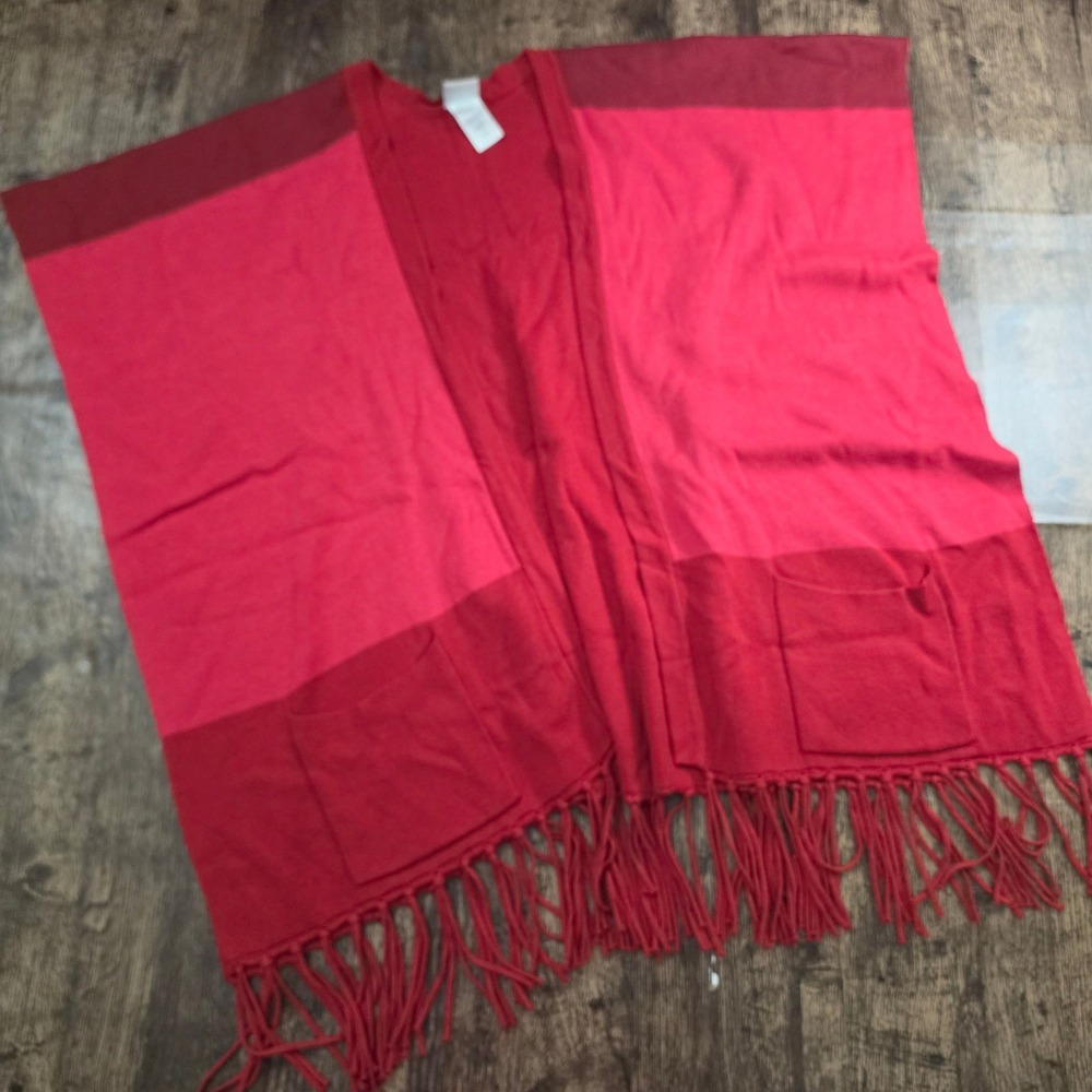 CABI Poncho Wrap Womens XS/S Red Colorblock Fringe Knit Style 3841 Pocket